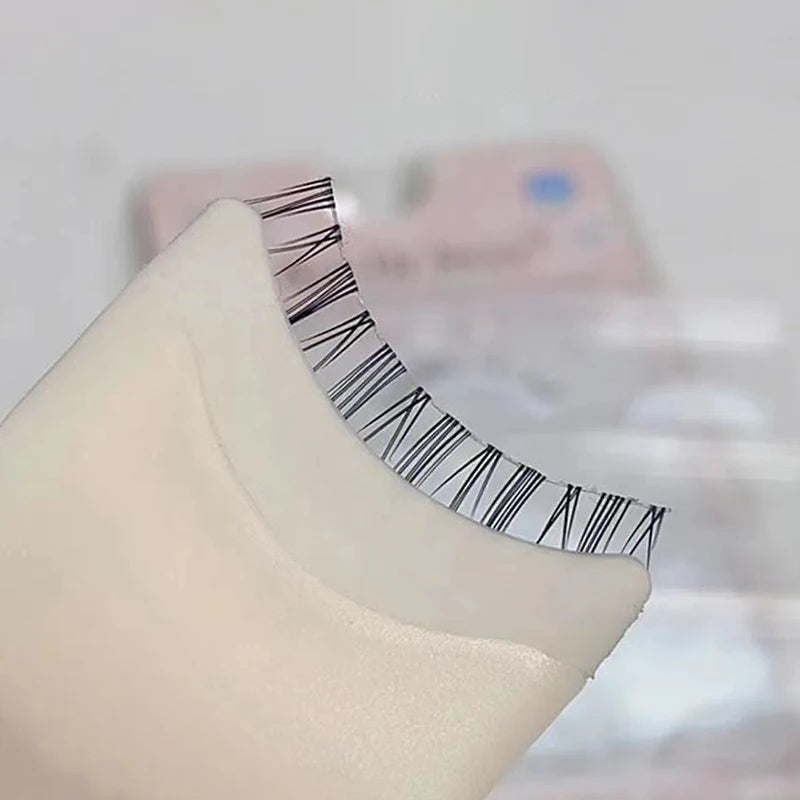 Use That Daily Eyelash Essential, Precision Lash Applicator, Tweezers  Clip for Easy Lash application